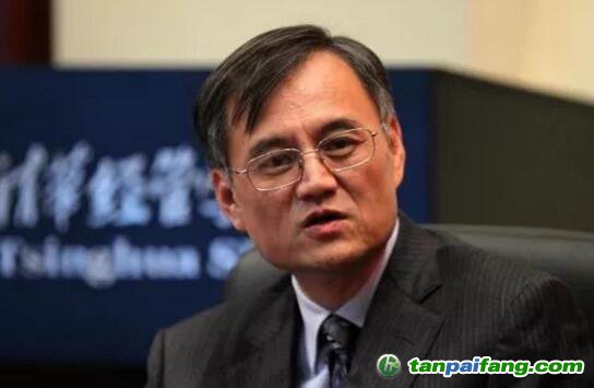 錢穎一：經(jīng)濟學家，清華大學文科資深教授，曾任清華大學經(jīng)濟管理學院院長