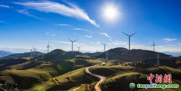 資料圖：拉馬鄉(xiāng)魯南山風(fēng)電場。李益民 攝