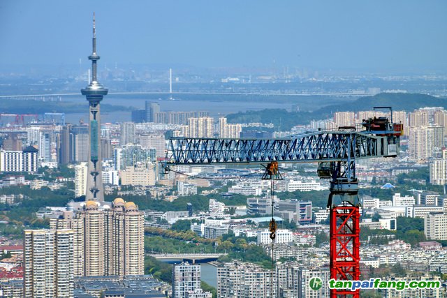 建筑業(yè)高質(zhì)量發(fā)展需以降低碳排放、提高綠色性能為主要目標(biāo)。攝影/章軻